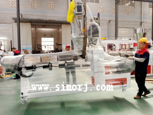 老客戶(hù)加購(gòu)ppr管材生產(chǎn)線裝柜發(fā)貨中