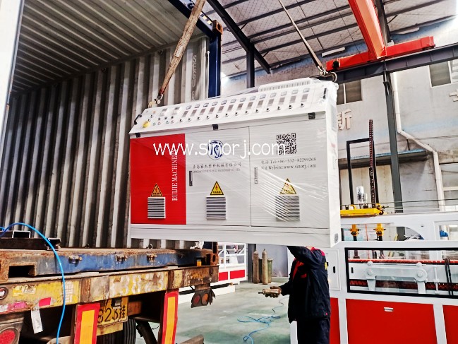 前天發(fā)的墻板生產(chǎn)線，今天發(fā)的pvc雙管生產(chǎn)線，明天繼續(xù)格柵板生產(chǎn)線